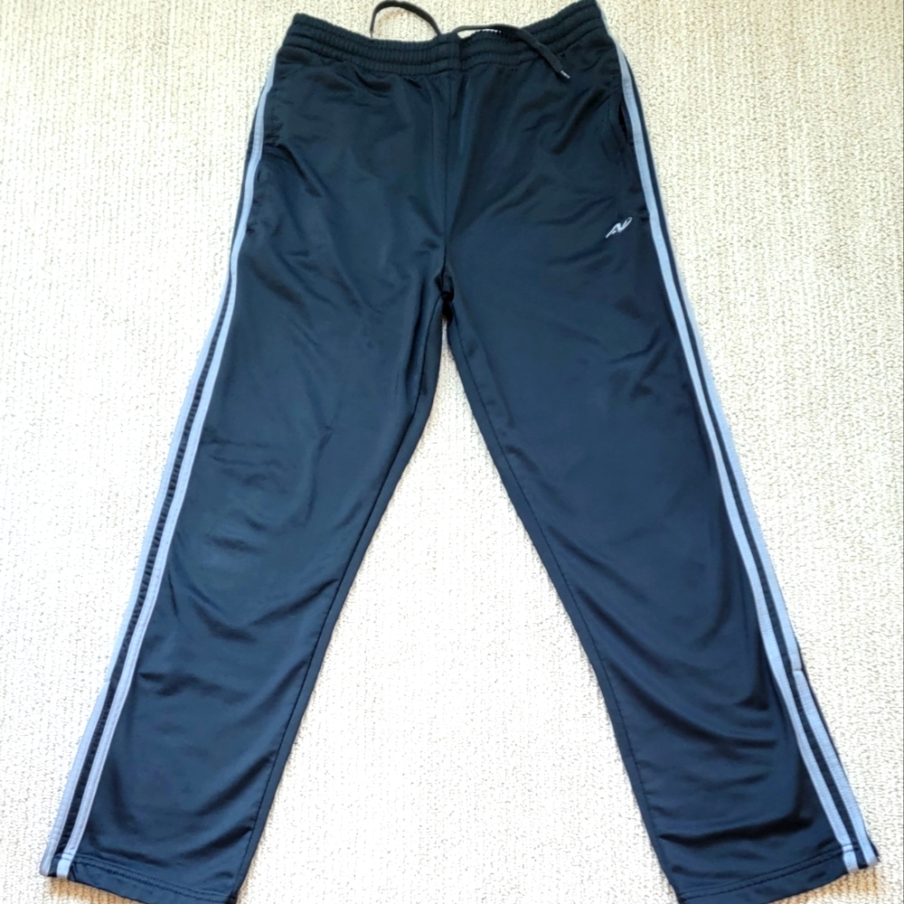 Black Athletic Works 100% Polyester Jogger Paint size Small (28-30).